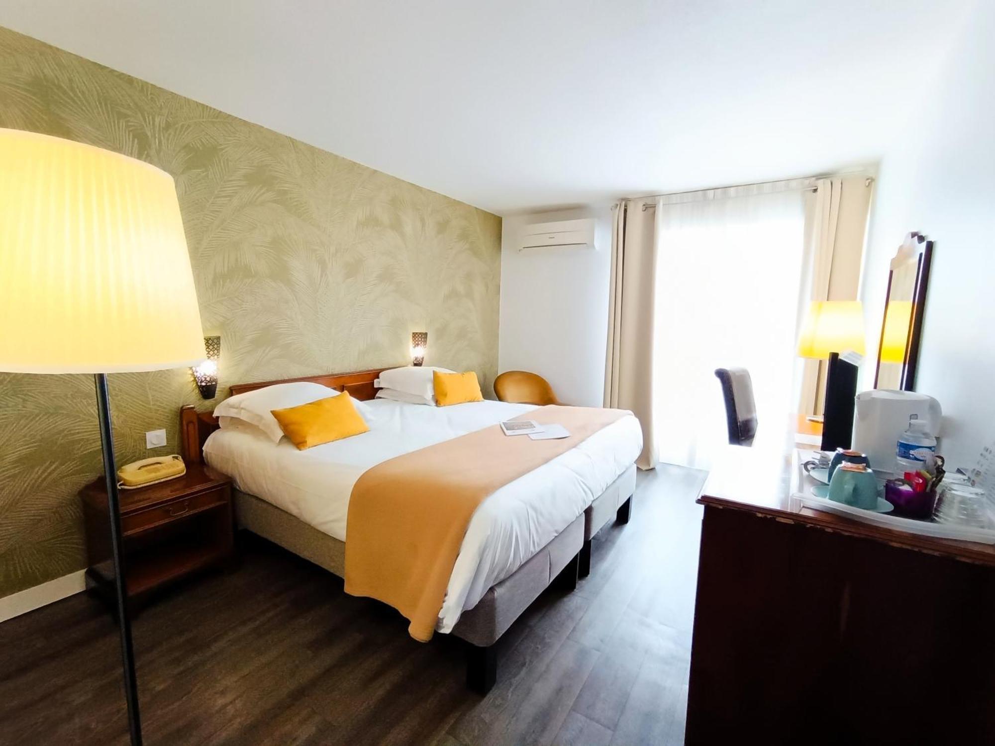 Hotel Des Tuileries Нім Екстер'єр фото