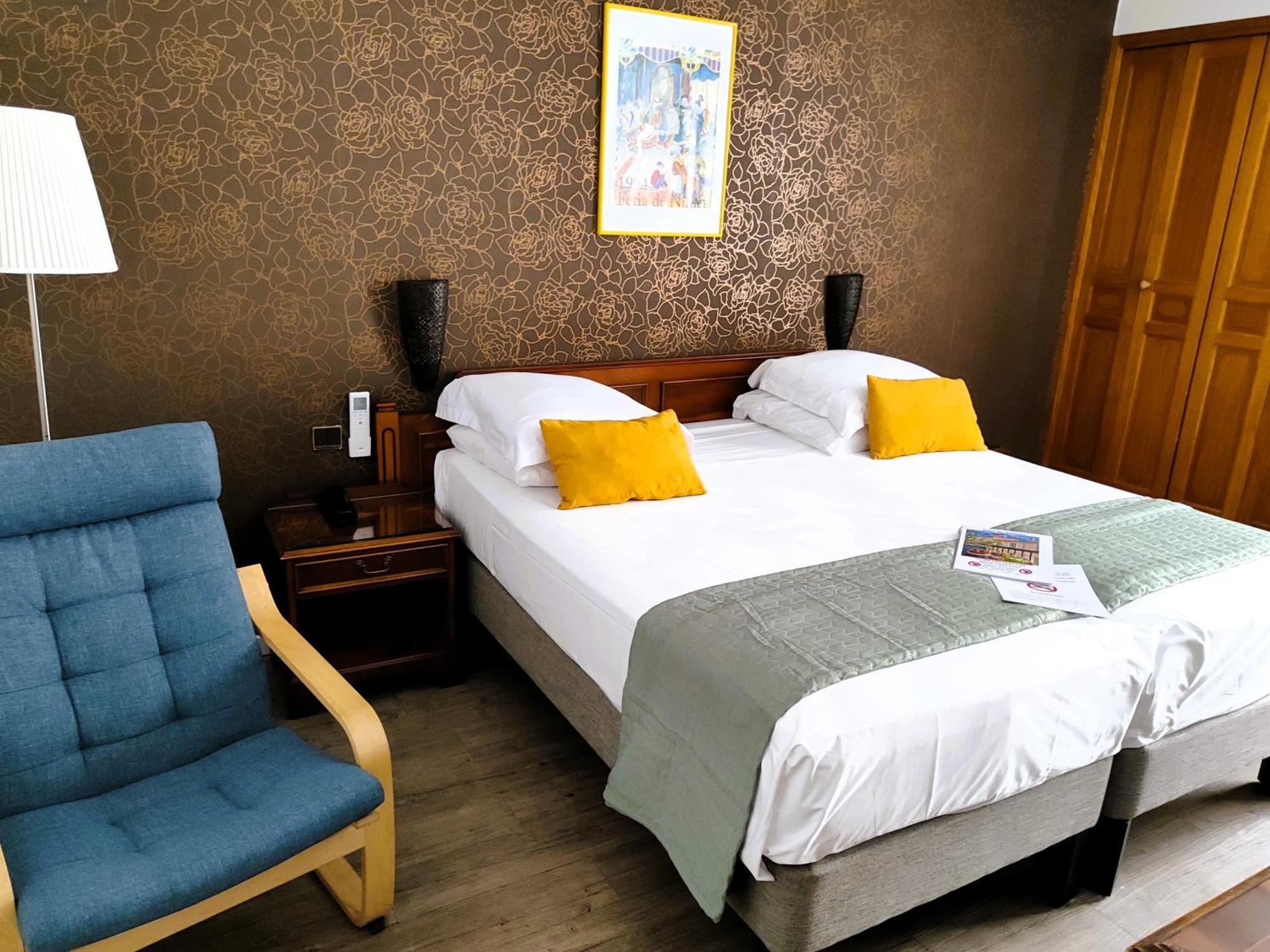 Hotel Des Tuileries Нім Екстер'єр фото