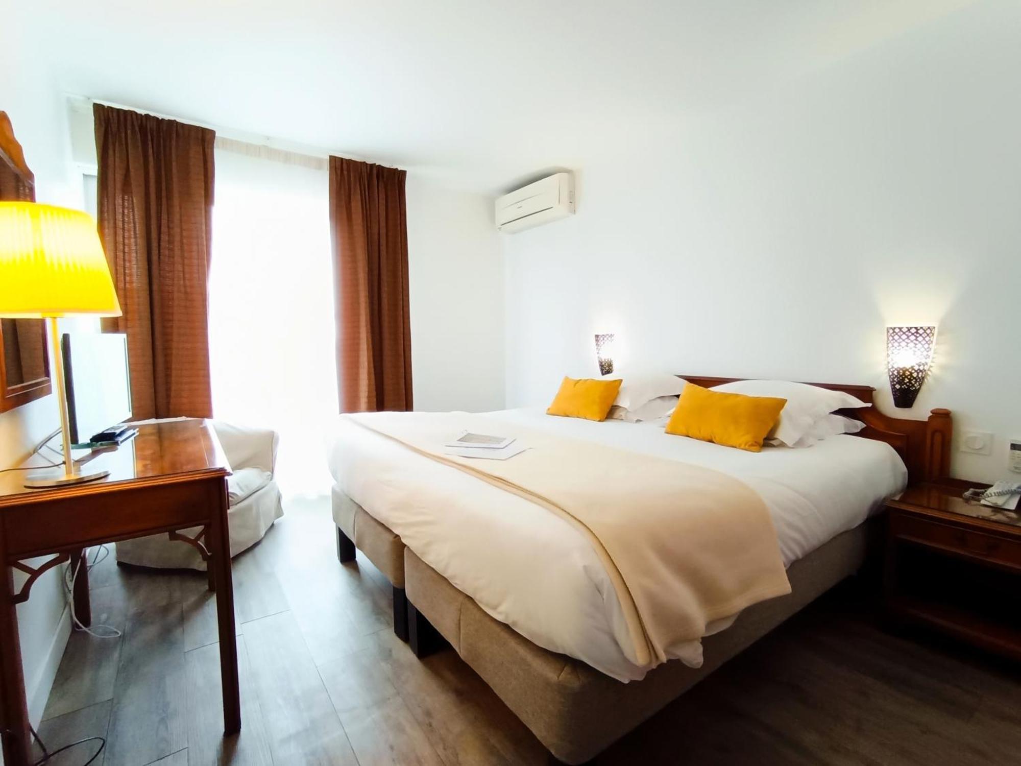 Hotel Des Tuileries Нім Екстер'єр фото